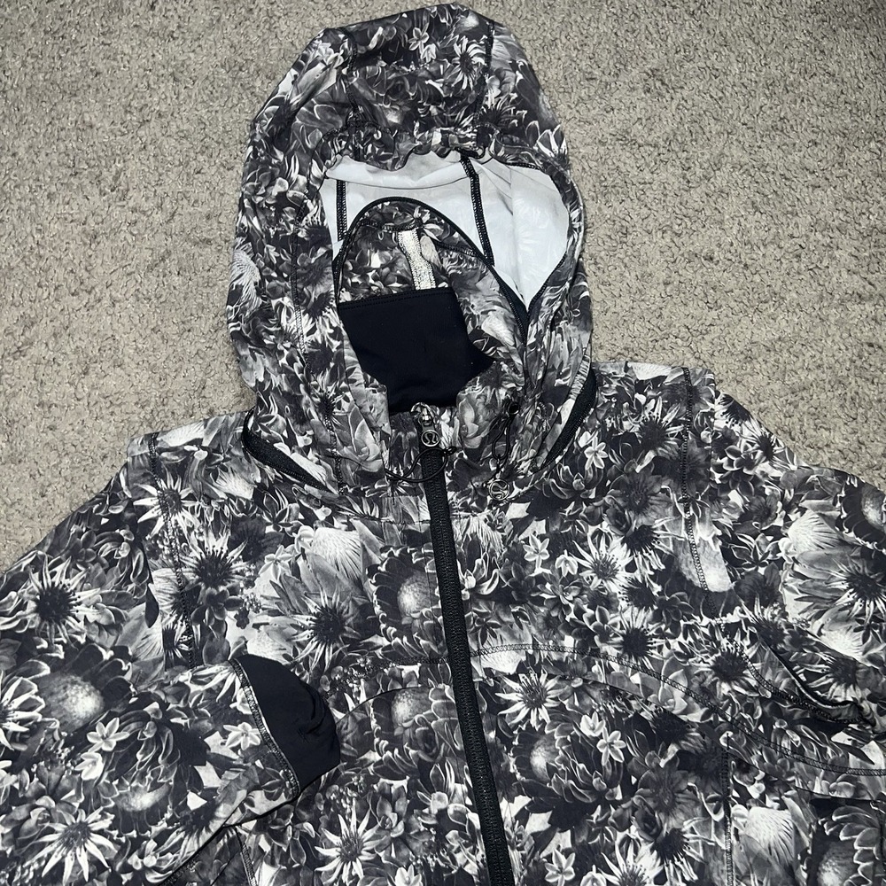 LULULEMON Bring Back The Track Jacket Flowabunga black gray white floral size M